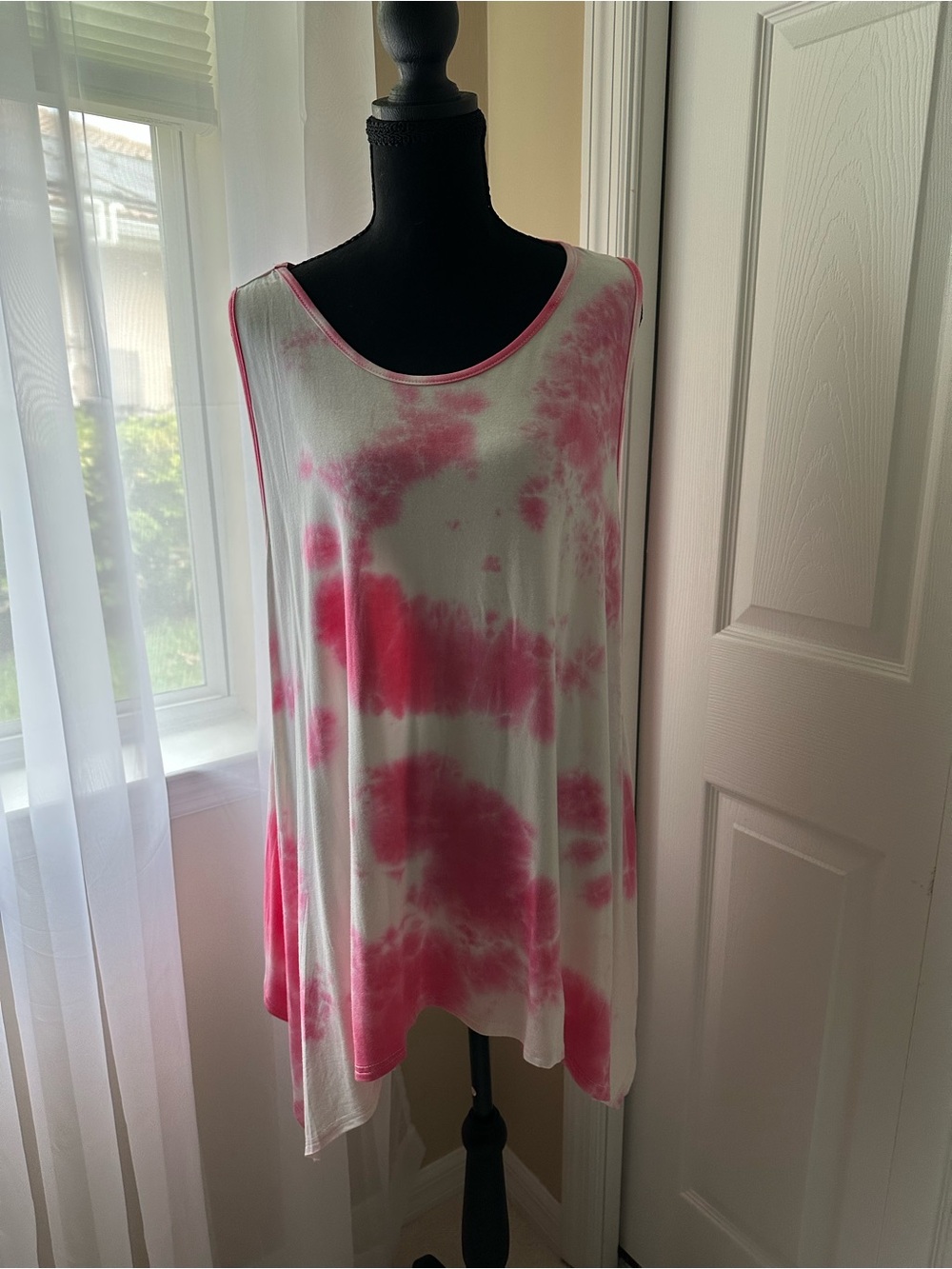 NWOT Kathmandu White and Pink Tie-Dye Scoop Neck Tank